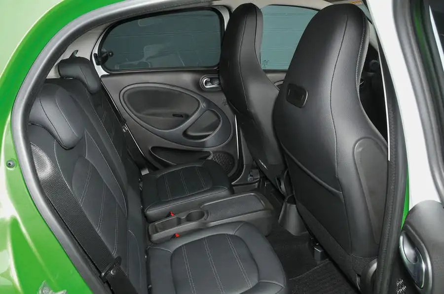 Smart EQ forfour (2017-2019) задние сиденья, пассажирские сиденья, пространство для ног, пространство над головой, интерьер