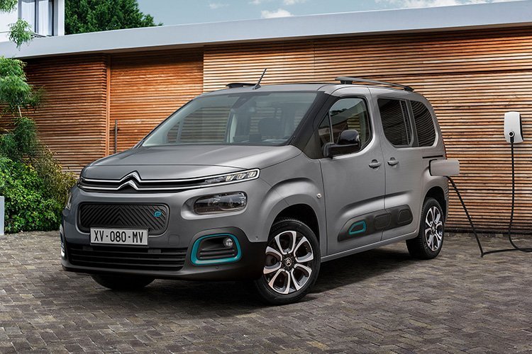 Citroën e-Berlingo M 50 kWh (2021-…) вид спереди, спереди сбоку, по диагонали, экстерьер