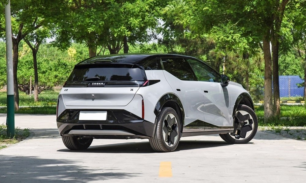 Zeekr X Privilege AWD (2023-…) задняя часть в три четверти, вид в три четверти, диагональ, экстерьер