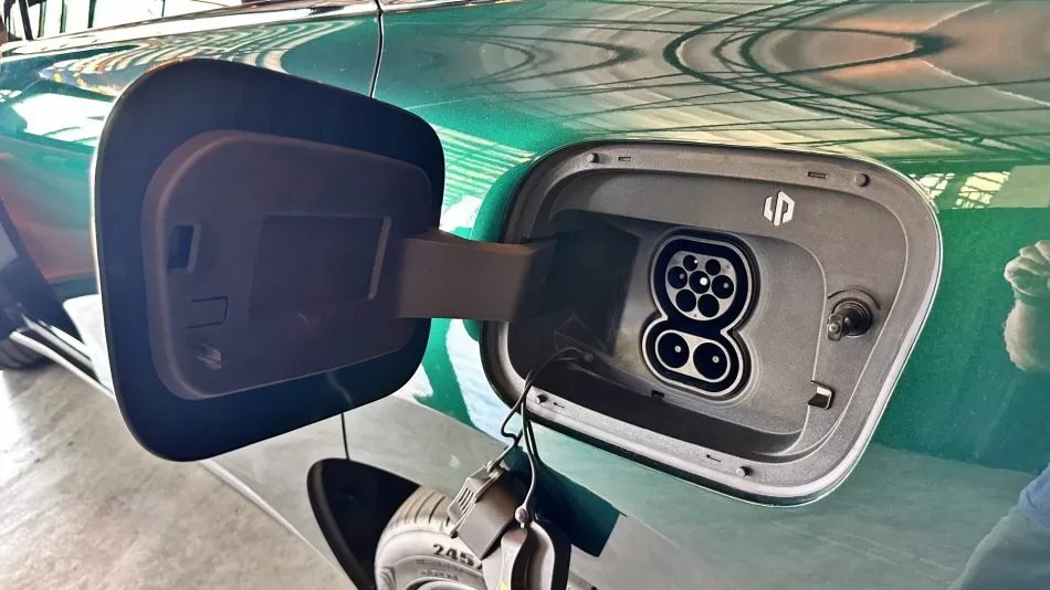 Фото Leapmotor B10 Pro Max (2025-..) порт для зарядки (Европа)