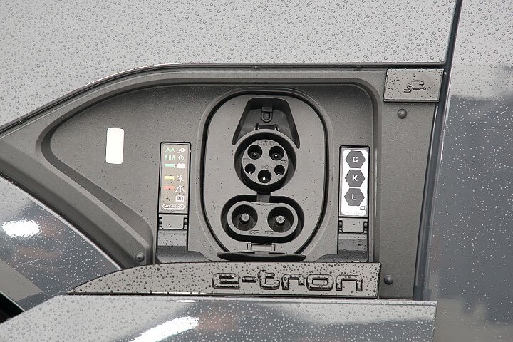 Audi e-tron Sportback 55 quattro (2020-2022) порт для зарядки (США), зарядка, разъем, штекер, коннектор