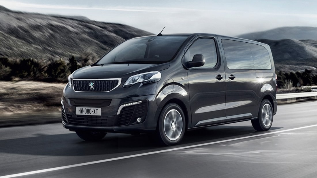 Peugeot E-Traveller Standart 50 kWh (2020-…) вид спереди, спереди сбоку, по диагонали, экстерьер