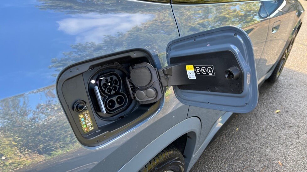 BMW iX1 xDrive30 (2022-…) порт для зарядки (Европа), зарядка, разъем, штекер, коннектор