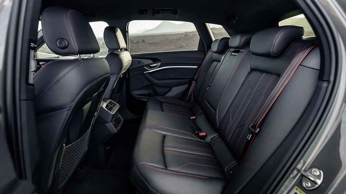 Audi SQ8 e-tron (2023-…) задние сиденья, пассажирские сиденья, пространство для ног, пространство над головой, интерьер