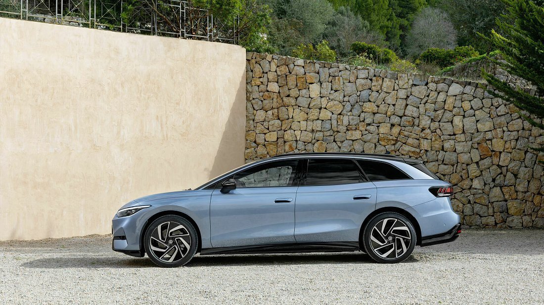 Volkswagen ID.7 Tourer Pro S (2024-…) вид сбоку, силуэт, двери, колеса, экстерьер