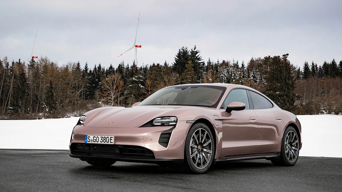 Porsche Taycan 4S (2020-2024) вид спереди, спереди сбоку, по диагонали, экстерьер