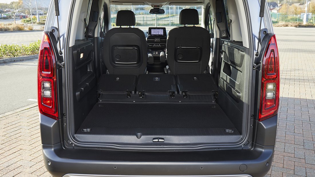 Фото Citroën e-Berlingo M 50 kWh (2024-…) разложенный багажник