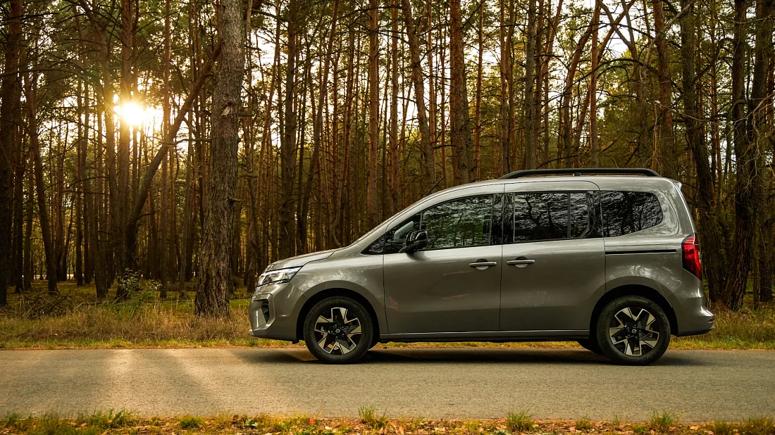 Nissan Townstar Evalia EV L1 (2023-…) вид сбоку, силуэт, двери, колеса, экстерьер