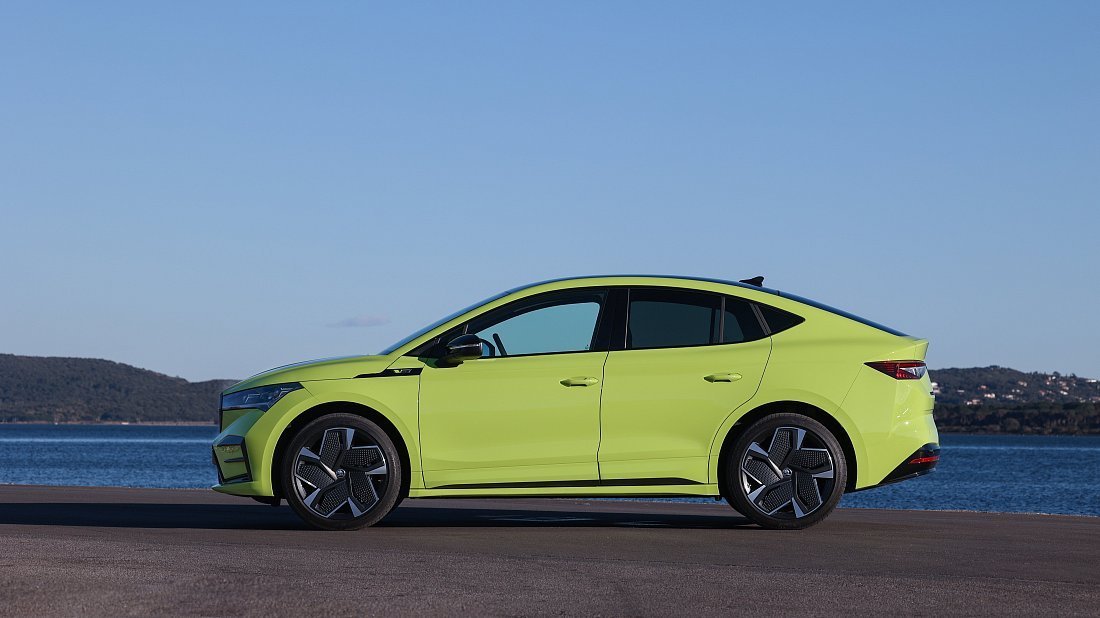 Škoda Enyaq Coupe RS (2023-2025) вид сбоку, силуэт, двери, колеса, экстерьер
