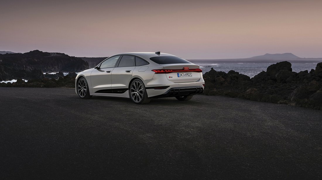 Audi A6 Sportback e-tron (2024-…) задняя часть в три четверти, вид в три четверти, диагональ, экстерьер
