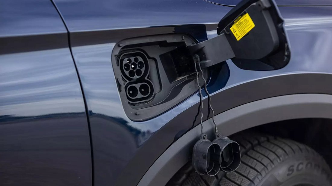 Фото Skywell ET5 72 kWh (2022-...) порт для зарядки (Европа)