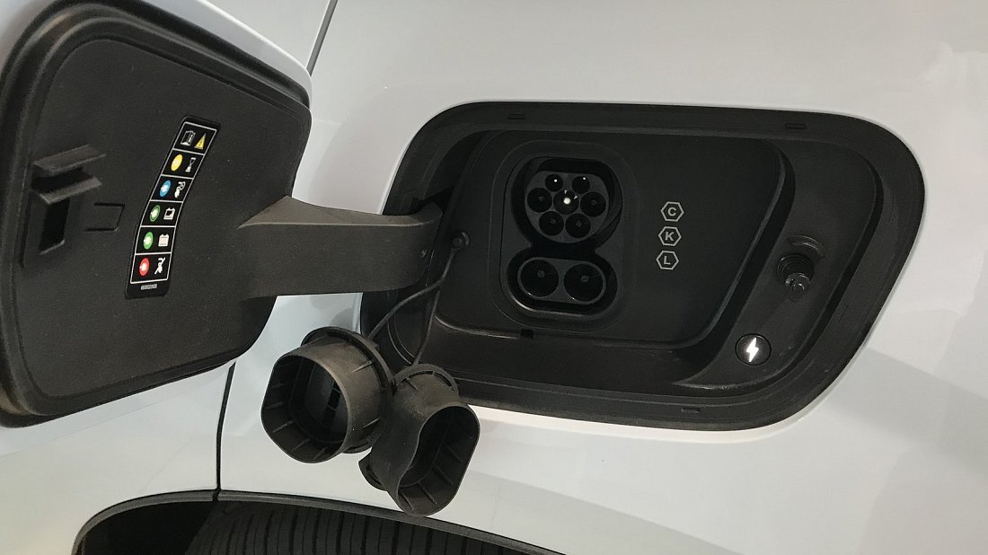 Volvo EX30 Cross Country (2025-…) порт для зарядки (Европа), зарядка, разъем, штекер, коннектор