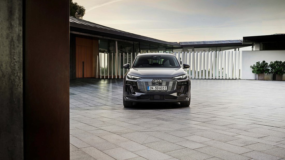Audi SQ6 e-tron (2024-…) передняя часть, решетка радиатора, фары, бампер, экстерьер
