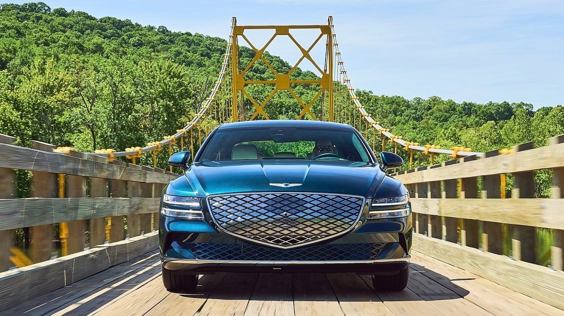 Genesis Electrified G80 AWD (2022-…) передняя часть, решетка радиатора, фары, бампер, экстерьер