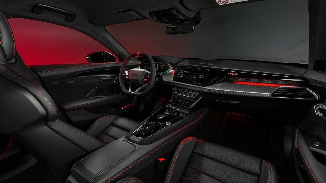 Audi e-tron GT RS Performance (2024-…) интерьер, переднее сиденье, водительское сиденье, приборная панель, рулевое колесо, информационно-развлекательная система, кокпит