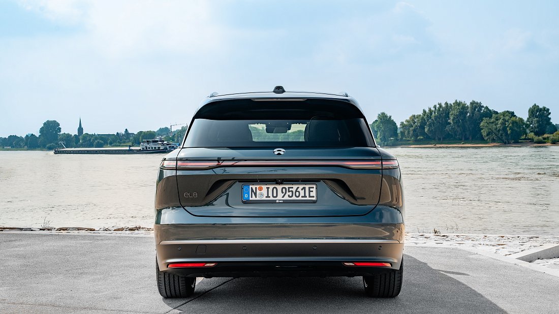 NIO EL8 Standard Range (2024-…) вид сзади, задние фонари, багажник, спойлер, эмблема, бампер, экстерьер