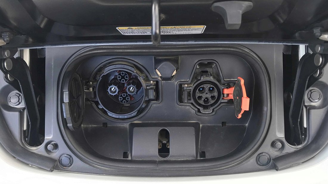 Nissan Leaf 60 kWh (2022-…) порт для зарядки (США), зарядка, разъем, штекер, коннектор
