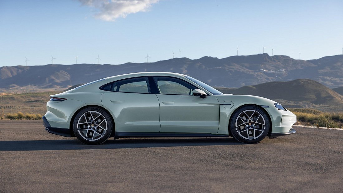 Porsche Taycan RWD Plus (2024-…) вид сбоку, силуэт, двери, колеса, экстерьер