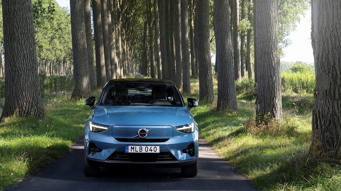 Volvo C40 Recharge (EC40) Single Motor Extended Range (2022-...) передняя часть, решетка радиатора, фары, бампер, экстерьер