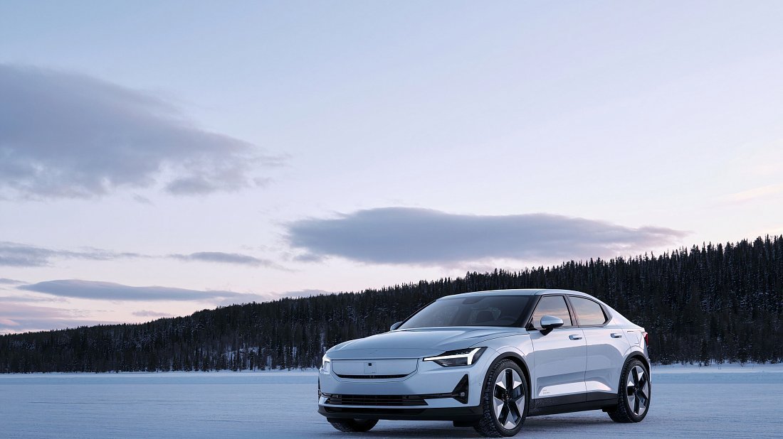 Polestar 2 Standard Range Single Motor (2024-…) вид спереди, спереди сбоку, по диагонали, экстерьер