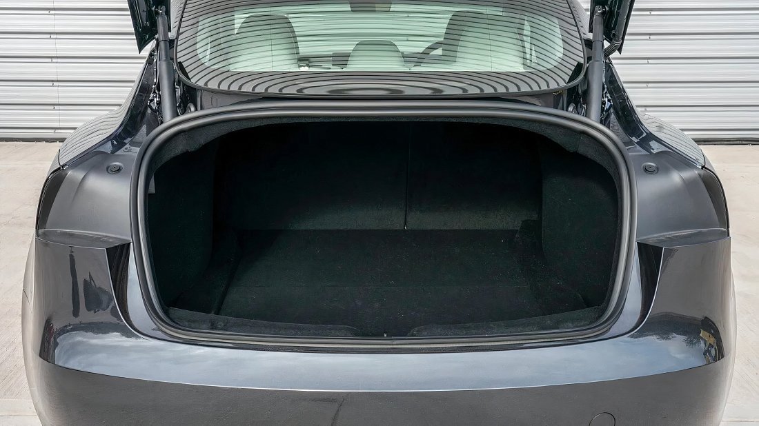 Tesla Model 3 RWD (2023-…) багажник, сиденья подняты, грузовое пространство, объем багажника, вместимость багажника, место для хранения