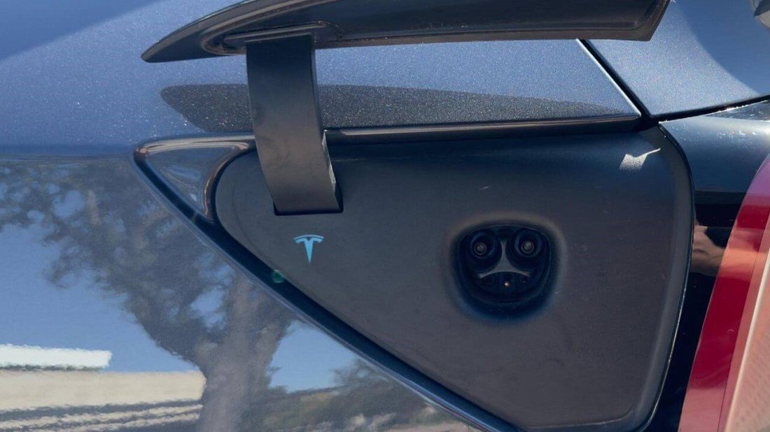 Tesla Model Y Long Range RWD (2025-...) порт для зарядки (США), зарядка, разъем, штекер, коннектор