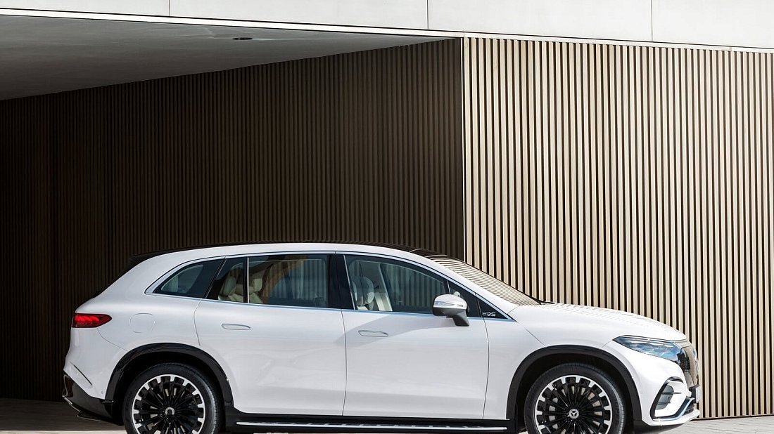 Mercedes EQS SUV 500 4MATIC (2022-2023) вид сбоку, силуэт, двери, колеса, экстерьер