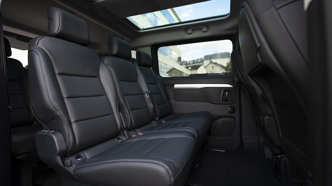 Peugeot e-Traveller Standard 50 kWh (2020-2024) задние сиденья, пассажирские сиденья, пространство для ног, пространство над головой, интерьер