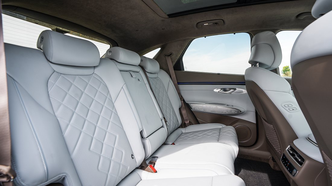 Фото Genesis Electrified GV70 AWD (2025-…) задние и пассажирские сиденья