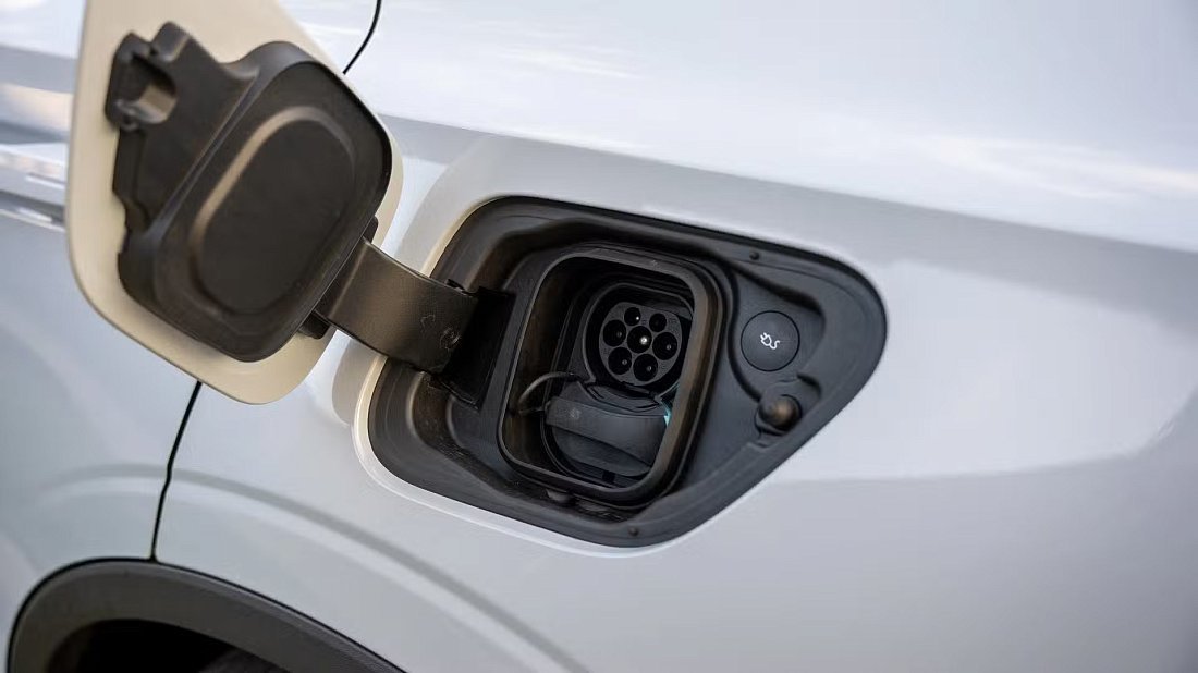 Polestar 2 Standard Range Single Motor (2024-…) порт для зарядки (Европа), зарядка, разъем, штекер, коннектор