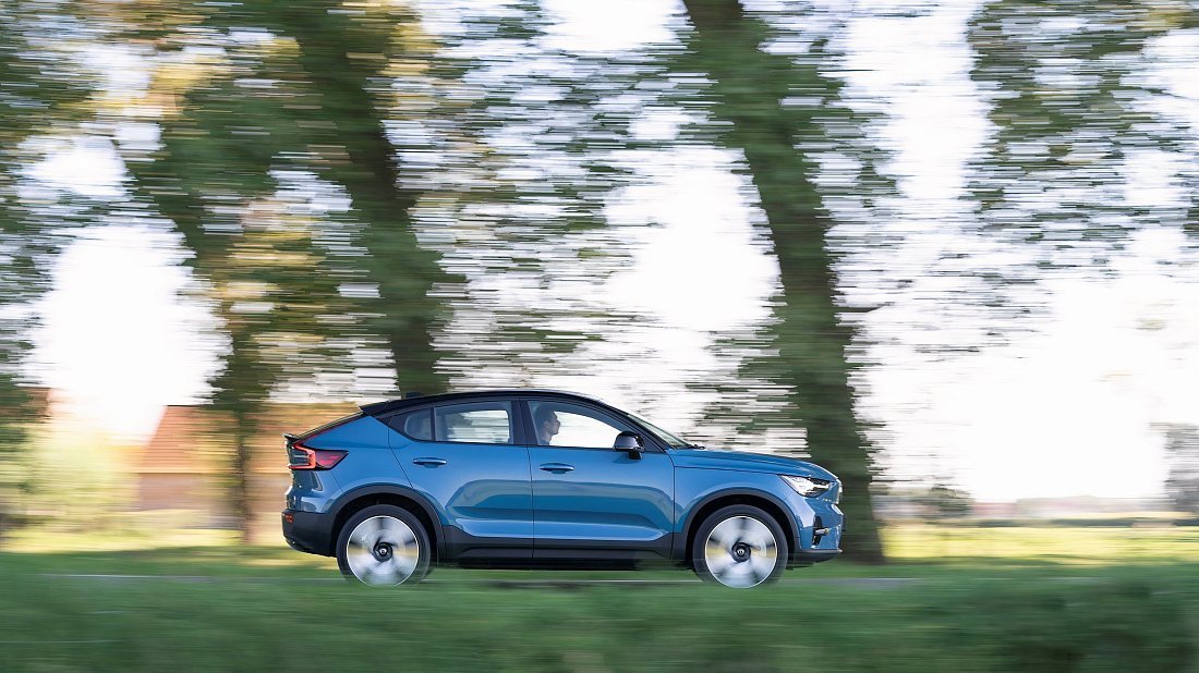 Volvo C40 Recharge (EC40) Single Motor Extended Range (2022-...) вид сбоку, силуэт, двери, колеса, экстерьер