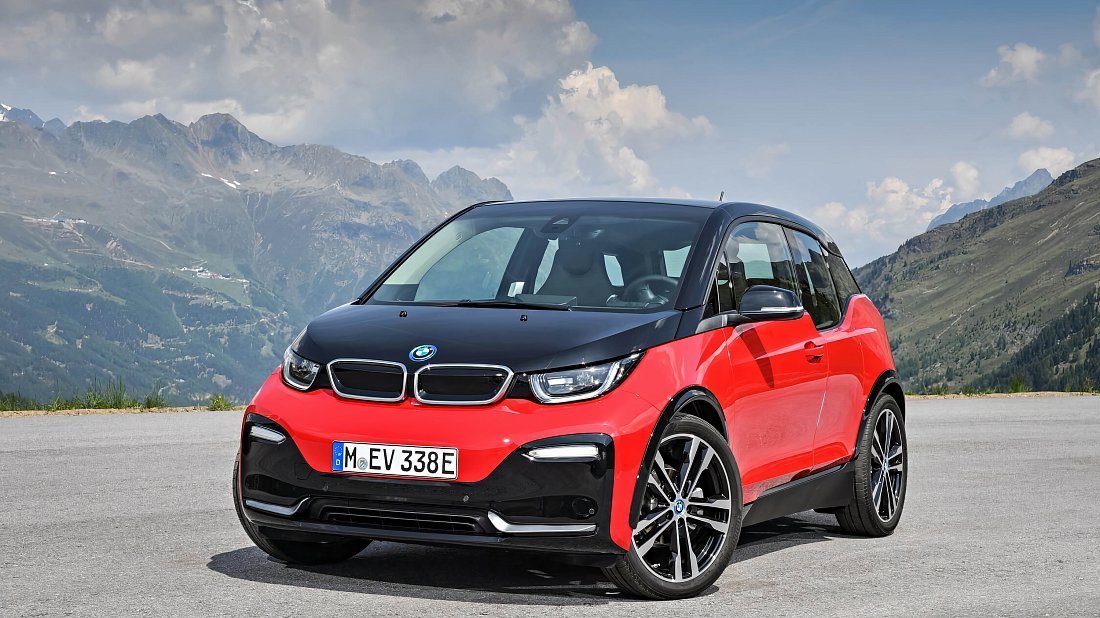 BMW i3s BEV 94 Ah (2017-2018) вид спереди, спереди сбоку, по диагонали, экстерьер