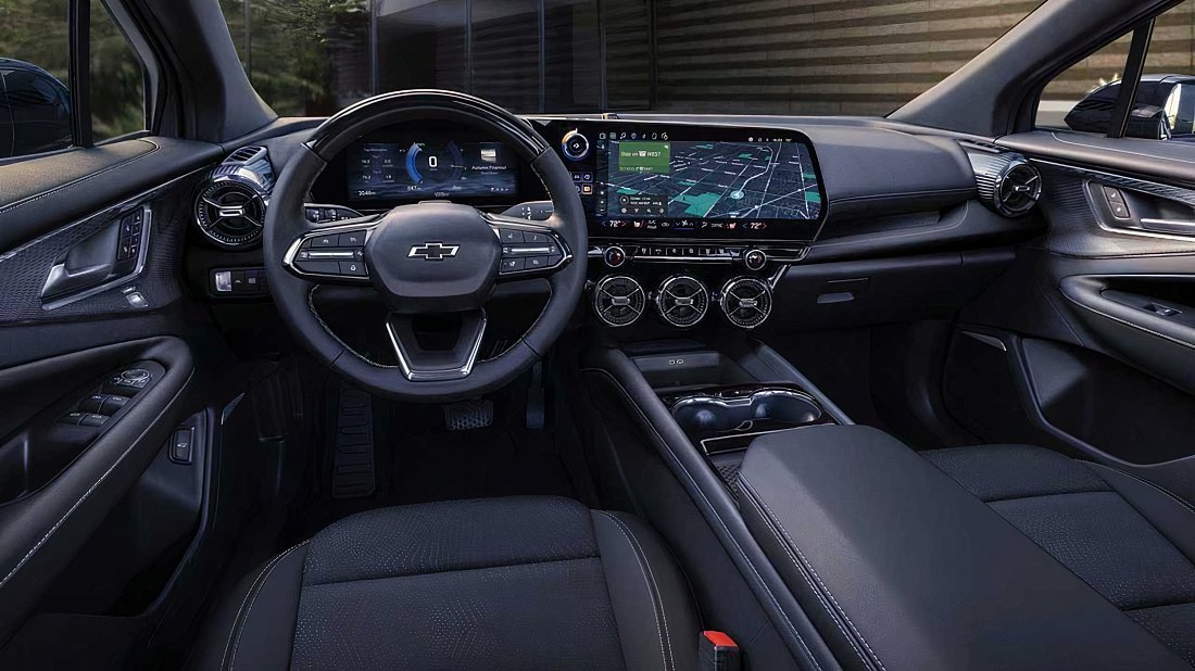 Chevrolet Blazer EV AWD (2023-…) интерьер, переднее сиденье, водительское сиденье, приборная панель, рулевое колесо, информационно-развлекательная система, кокпит