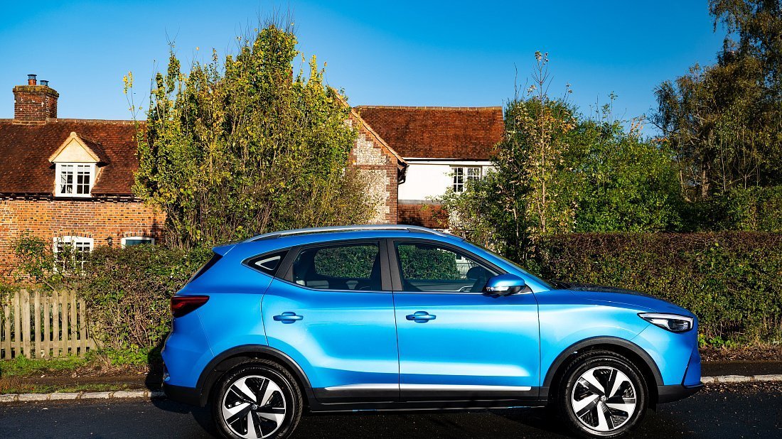 MG ZS EV Standard Range (2021-…) вид сбоку, силуэт, двери, колеса, экстерьер