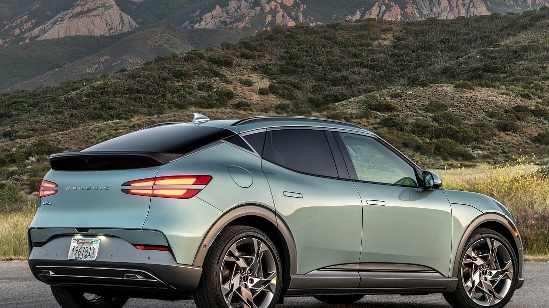 Genesis GV60 Advanced AWD (2022-…) задняя часть в три четверти, вид в три четверти, диагональ, экстерьер