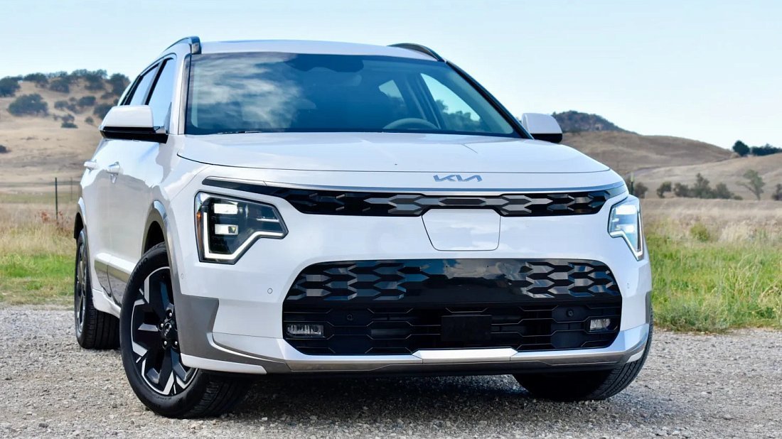 Kia Niro EV Long Range (2022-…) передняя часть, решетка радиатора, фары, бампер, экстерьер