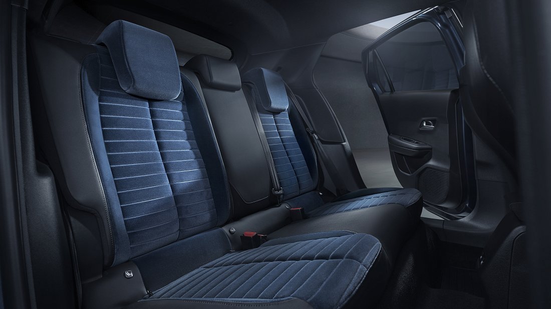 Lancia Ypsilon (2024-...) задние сиденья, пассажирские сиденья, пространство для ног, пространство над головой, интерьер