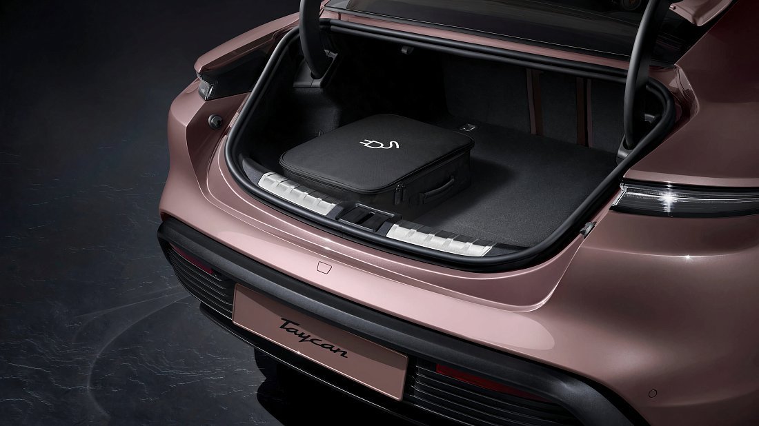 Porsche Taycan 4S (2020-2024) багажник, сиденья подняты, грузовое пространство, объем багажника, вместимость багажника, место для хранения