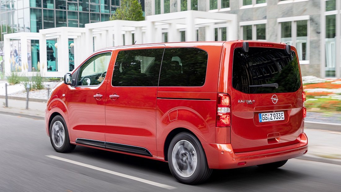 Opel Zafira Electric Life M 50 kWh (2020-2024) задняя часть в три четверти, вид в три четверти, диагональ, экстерьер