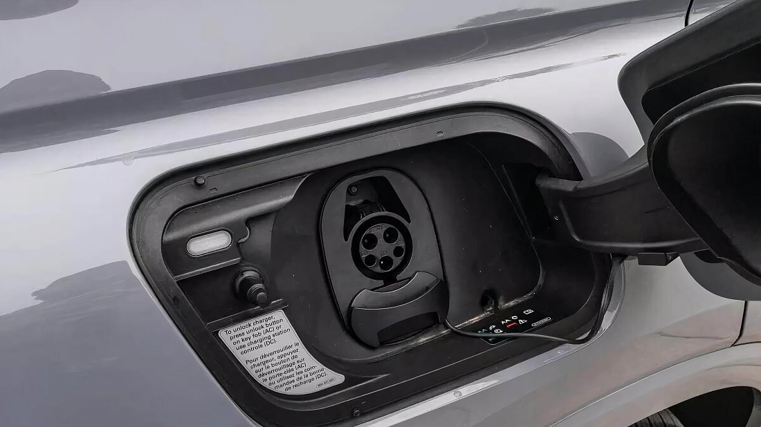 Audi Q4 Sportback e-tron 35 (2021-2023) порт для зарядки (США), зарядка, разъем, штекер, коннектор