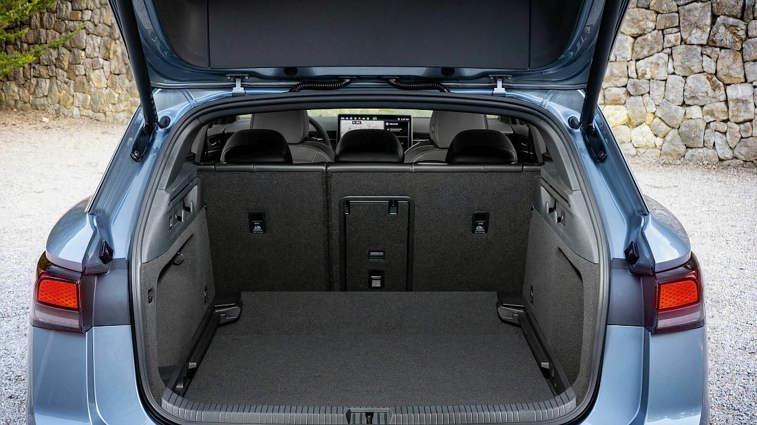 Volkswagen ID.7 Tourer Pro (2024-…) багажник, сиденья подняты, грузовое пространство, объем багажника, вместимость багажника, место для хранения