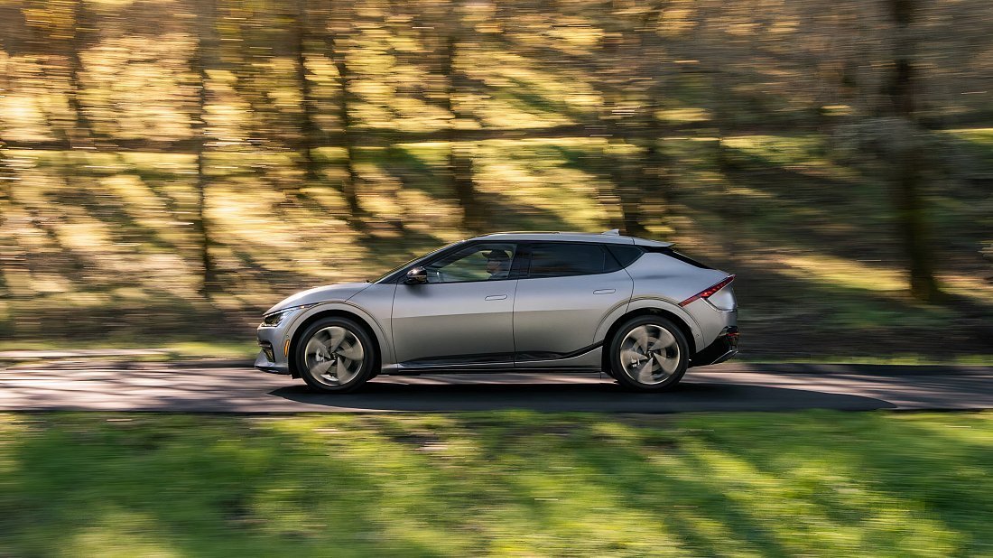 Kia EV6 Long Range AWD (2021-2024) вид сбоку, силуэт, двери, колеса, экстерьер