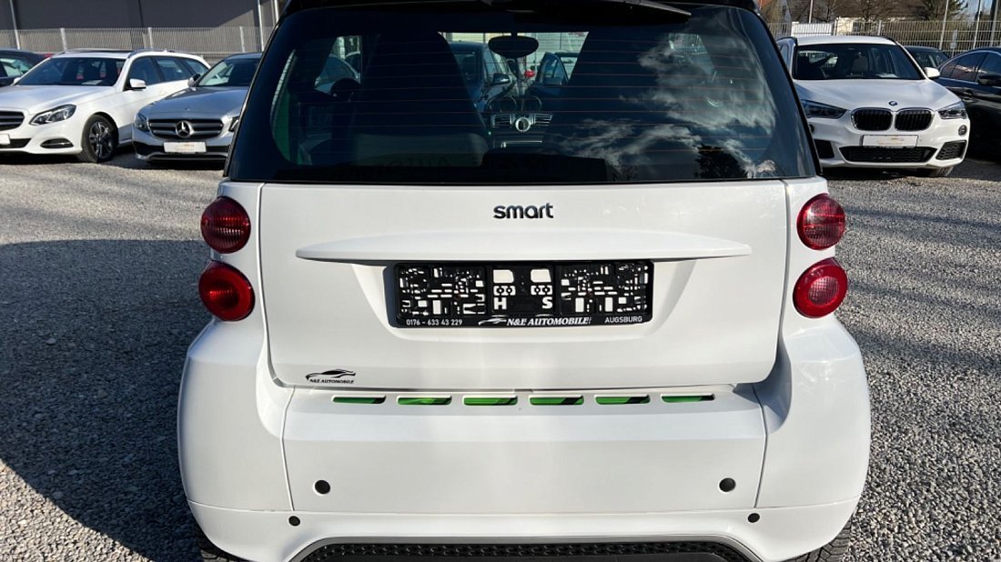 Smart Electric Drive fortwo coupe (2012-2016) вид сзади, задние фонари, багажник, спойлер, эмблема, бампер, экстерьер