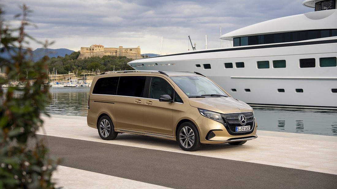 Mercedes EQV 250 Extra Long (2024-...) вид спереди, спереди сбоку, по диагонали, экстерьер