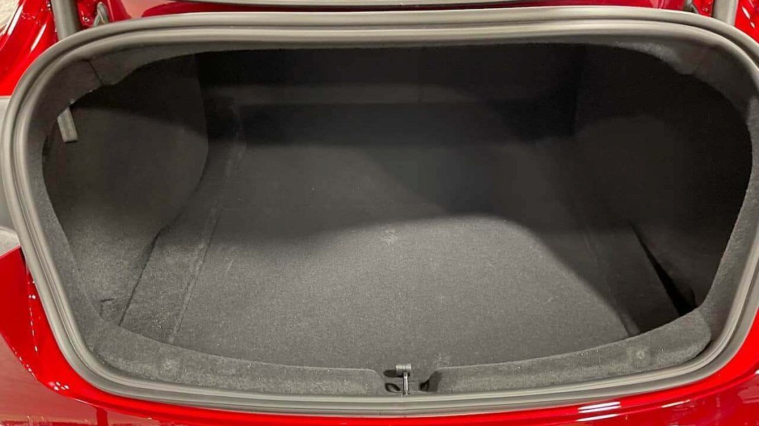 Фото Tesla Model 3 Performance (2024-…) багажник