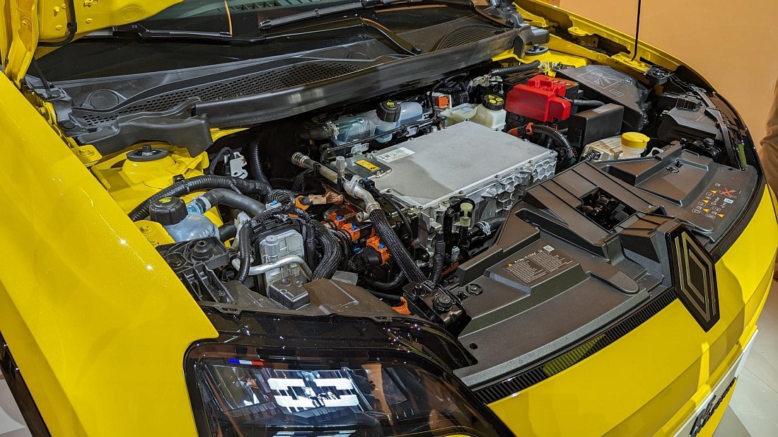 Renault 5 E-Tech EV40 95hp (2025-...) передний багажник (frunk), под капотом, место для хранения, груз, вместимость, дополнительное пространство