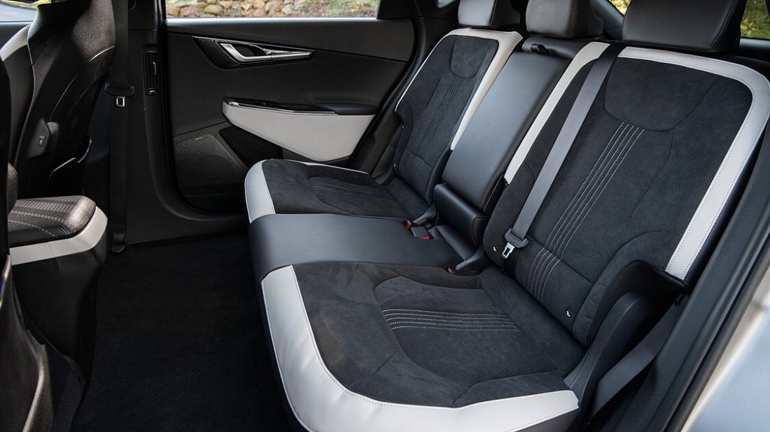 Kia EV6 Long Range RWD (2021-2024) задние сиденья, пассажирские сиденья, пространство для ног, пространство над головой, интерьер