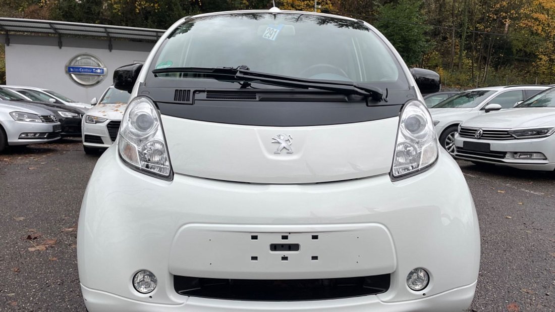 Фото Peugeot iOn Gen 1 (2010-2020) вид спереди