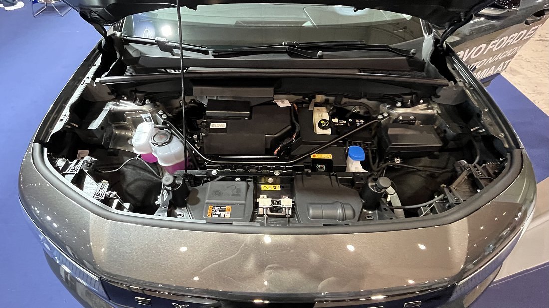 Ford Explorer EV Extended Range RWD (2024-…) передний багажник (frunk), под капотом, место для хранения, груз, вместимость, дополнительное пространство
