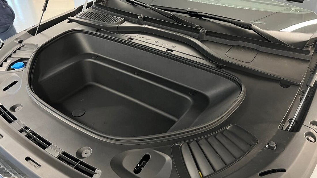 XPENG G9 AWD Performance (2023-…) передний багажник (frunk), под капотом, место для хранения, груз, вместимость, дополнительное пространство